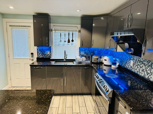 107 Fayette St, Quincy, MA 02171