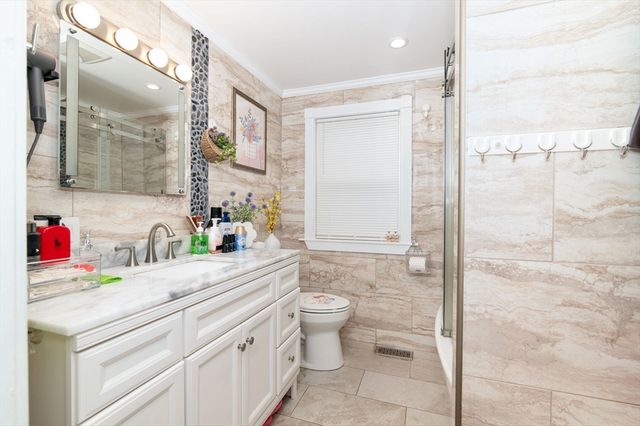 107 Fayette St, Quincy, MA 02171