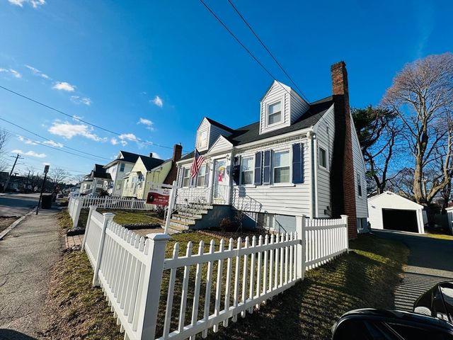 107 Fayette St, Quincy, MA 02171