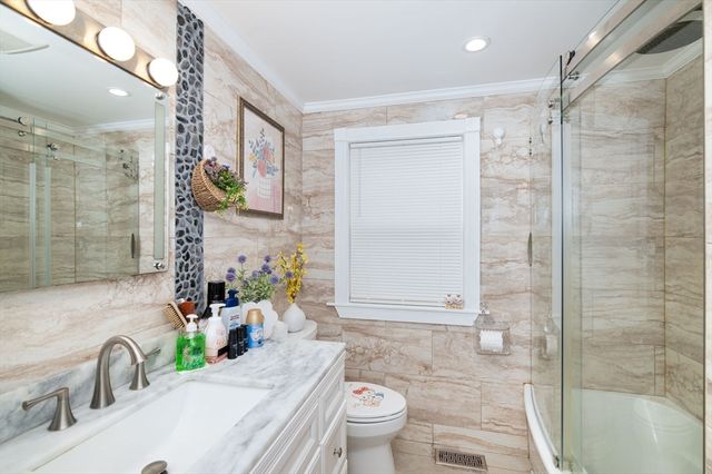 107 Fayette St, Quincy, MA 02171