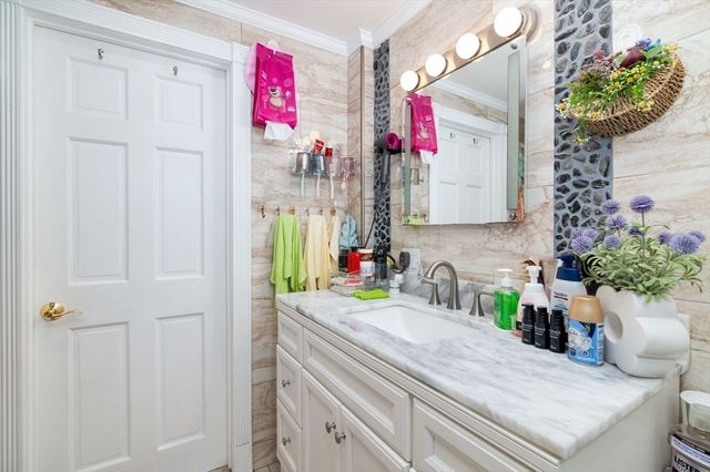 107 Fayette St, Quincy, MA 02171