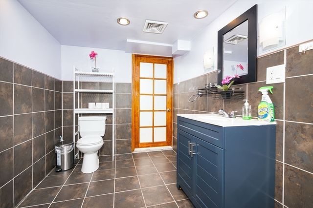 107 Fayette St, Quincy, MA 02171