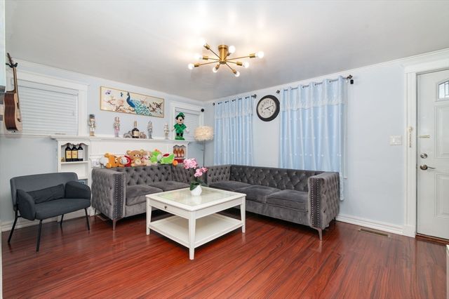 107 Fayette St, Quincy, MA 02171