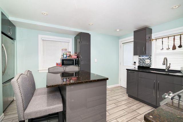 107 Fayette St, Quincy, MA 02171