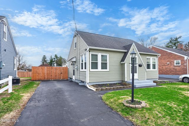3 Brigadier Street, Colonie, NY 12205