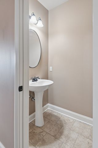 1007 Robert Lee Dr, Gallatin, TN 37066