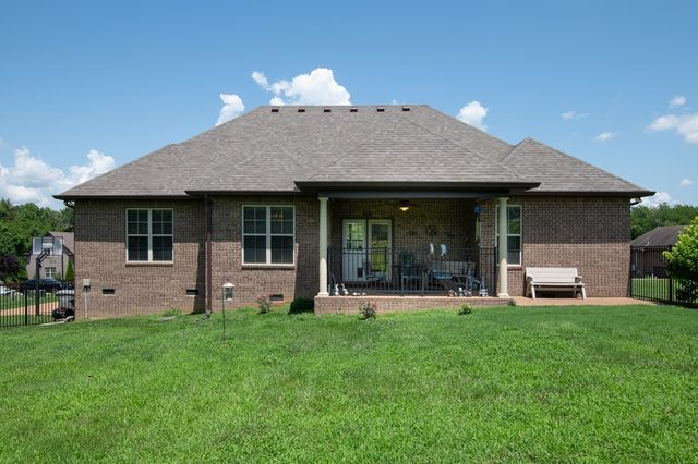 1007 Robert Lee Dr, Gallatin, TN 37066
