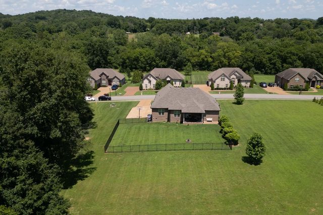 1007 Robert Lee Dr, Gallatin, TN 37066