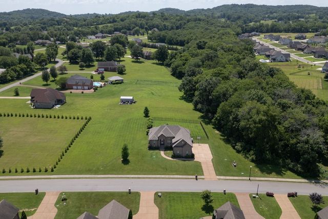 1007 Robert Lee Dr, Gallatin, TN 37066