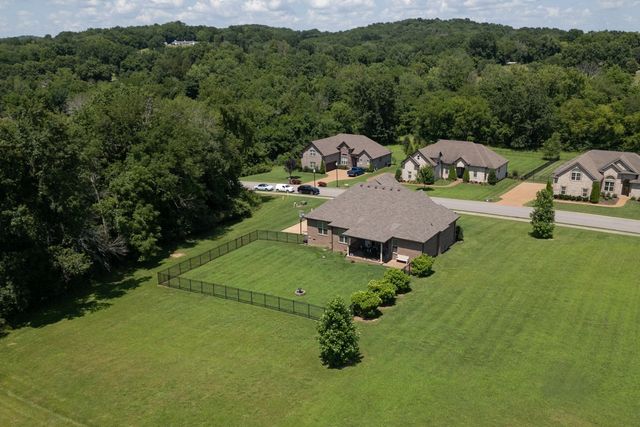 1007 Robert Lee Dr, Gallatin, TN 37066