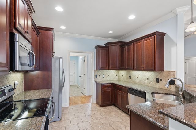 1007 Robert Lee Dr, Gallatin, TN 37066