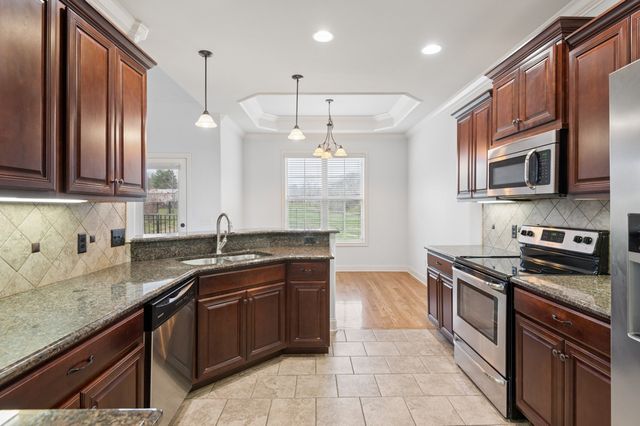 1007 Robert Lee Dr, Gallatin, TN 37066