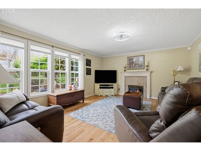 12323 Se ASHLEY St, Clackamas, OR 97015