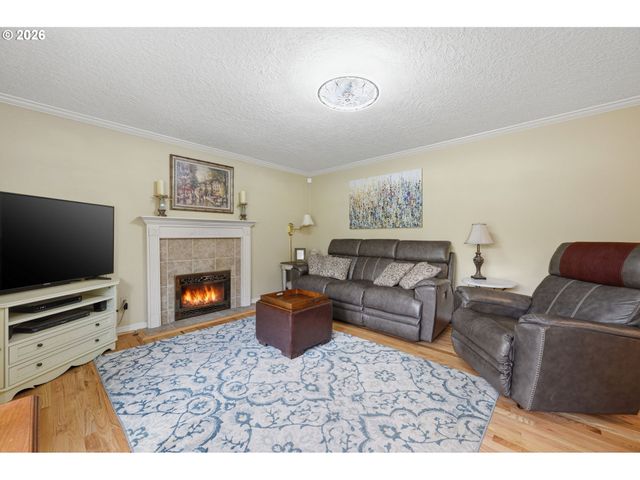 12323 Se ASHLEY St, Clackamas, OR 97015