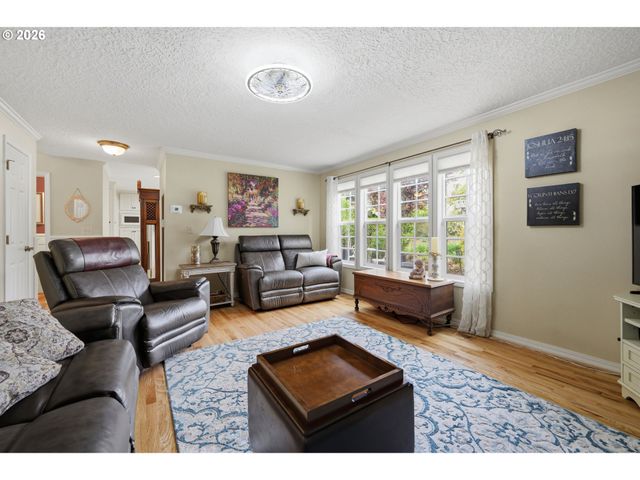 12323 Se ASHLEY St, Clackamas, OR 97015