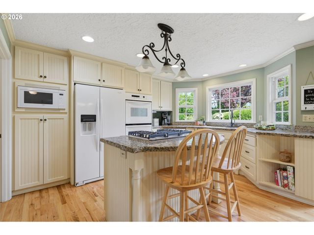 12323 Se ASHLEY St, Clackamas, OR 97015