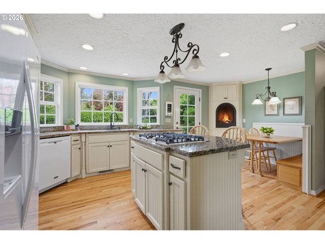 12323 Se ASHLEY St, Clackamas, OR 97015