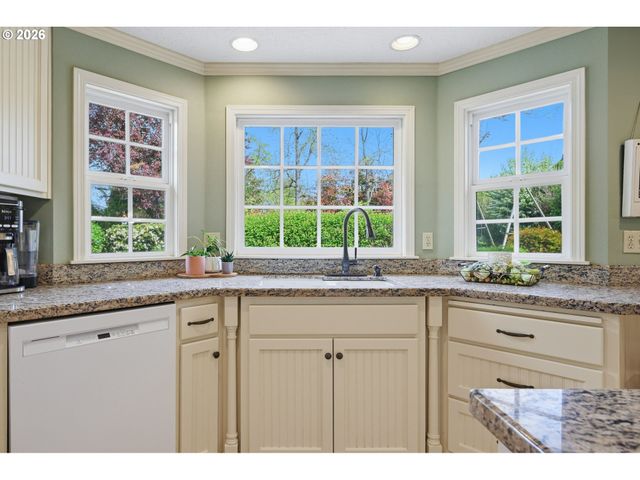 12323 Se ASHLEY St, Clackamas, OR 97015