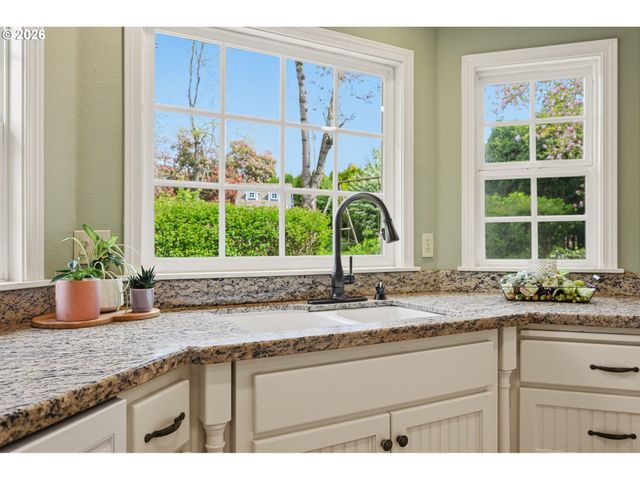 12323 Se ASHLEY St, Clackamas, OR 97015