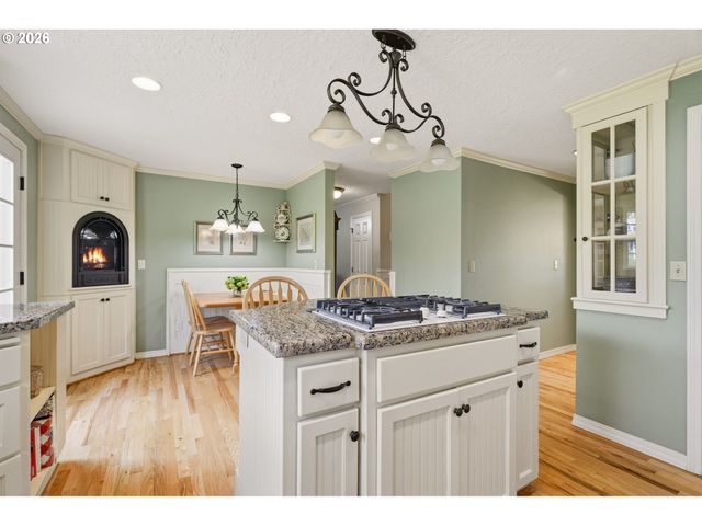 12323 Se ASHLEY St, Clackamas, OR 97015