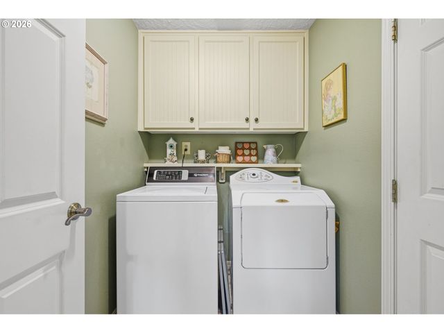 12323 Se ASHLEY St, Clackamas, OR 97015