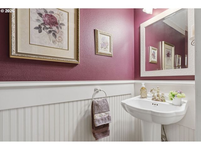 12323 Se ASHLEY St, Clackamas, OR 97015