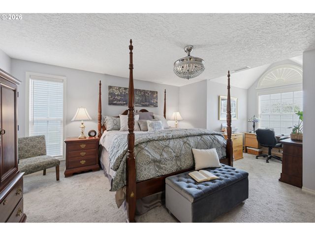 12323 Se ASHLEY St, Clackamas, OR 97015