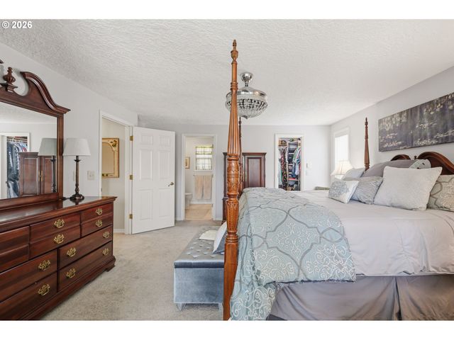 12323 Se ASHLEY St, Clackamas, OR 97015