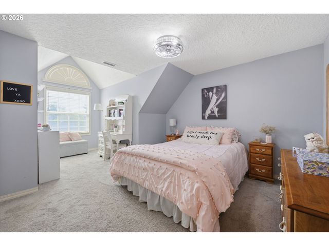 12323 Se ASHLEY St, Clackamas, OR 97015