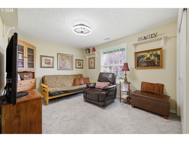 12323 Se ASHLEY St, Clackamas, OR 97015