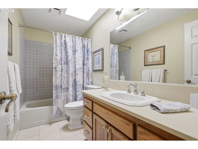 12323 Se ASHLEY St, Clackamas, OR 97015