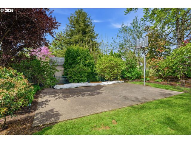 12323 Se ASHLEY St, Clackamas, OR 97015