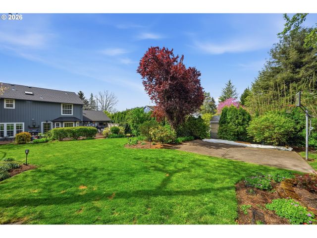 12323 Se ASHLEY St, Clackamas, OR 97015