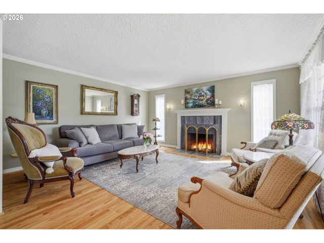 12323 Se ASHLEY St, Clackamas, OR 97015