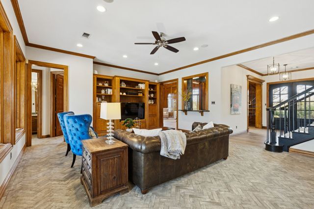 362 Woodland Hills Drive, Sherman, TX 75092