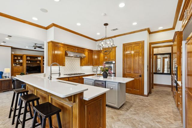 362 Woodland Hills Drive, Sherman, TX 75092