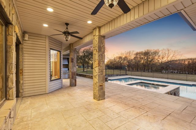 362 Woodland Hills Drive, Sherman, TX 75092