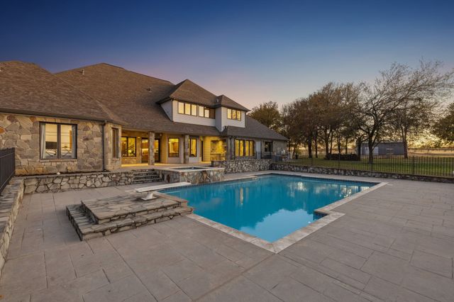 362 Woodland Hills Drive, Sherman, TX 75092