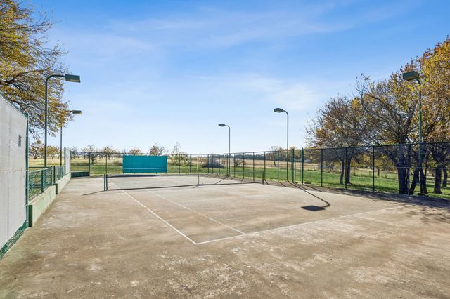 362 Woodland Hills Drive, Sherman, TX 75092