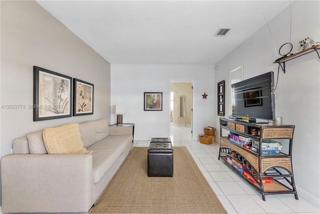 3133 S Ocean Dr 318, Hallandale Beach, FL 33009
