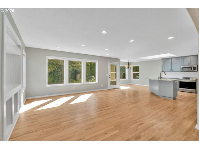 13179 GAFFNEY Ln, Oregon City, OR 97045
