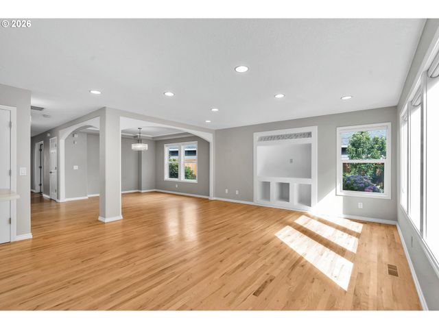 13179 GAFFNEY Ln, Oregon City, OR 97045