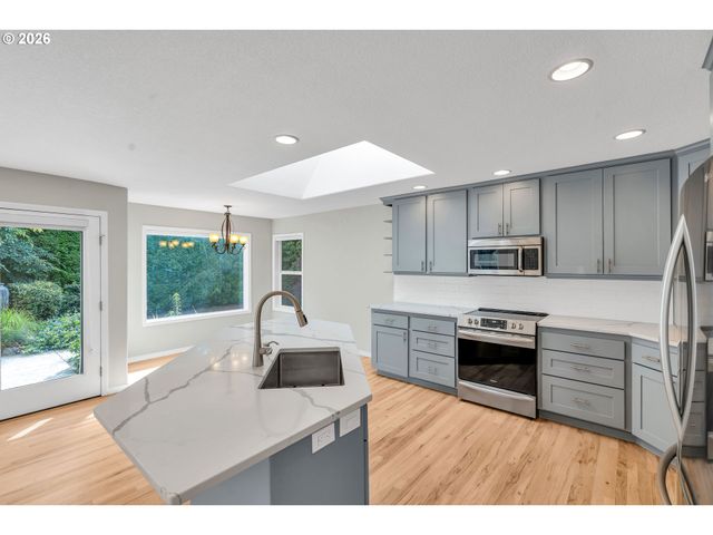 13179 GAFFNEY Ln, Oregon City, OR 97045
