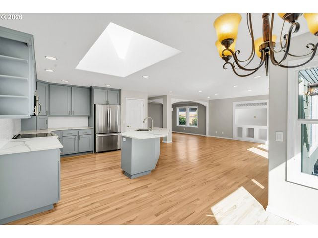 13179 GAFFNEY Ln, Oregon City, OR 97045