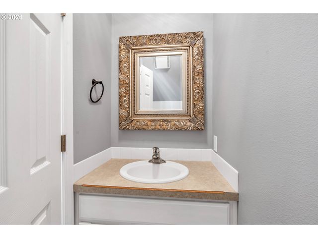 13179 GAFFNEY Ln, Oregon City, OR 97045