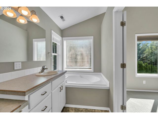 13179 GAFFNEY Ln, Oregon City, OR 97045