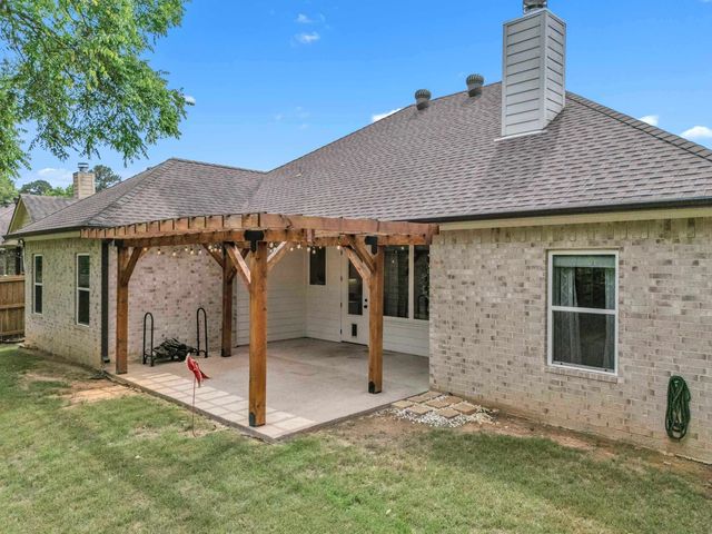 106 Ball Park Dr, Hallsville, TX 75650