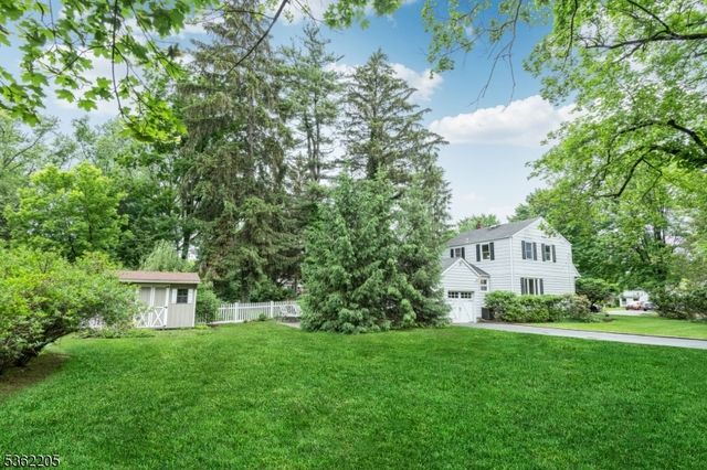 330 Vesta Ct, Ridgewood Village, NJ 07450