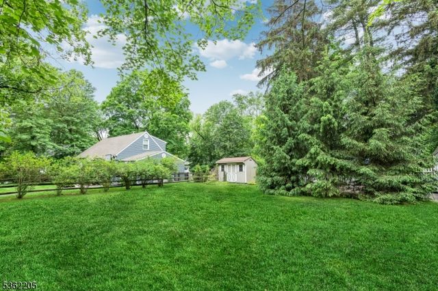 330 Vesta Ct, Ridgewood Village, NJ 07450
