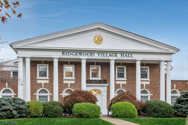 330 Vesta Ct, Ridgewood Village, NJ 07450